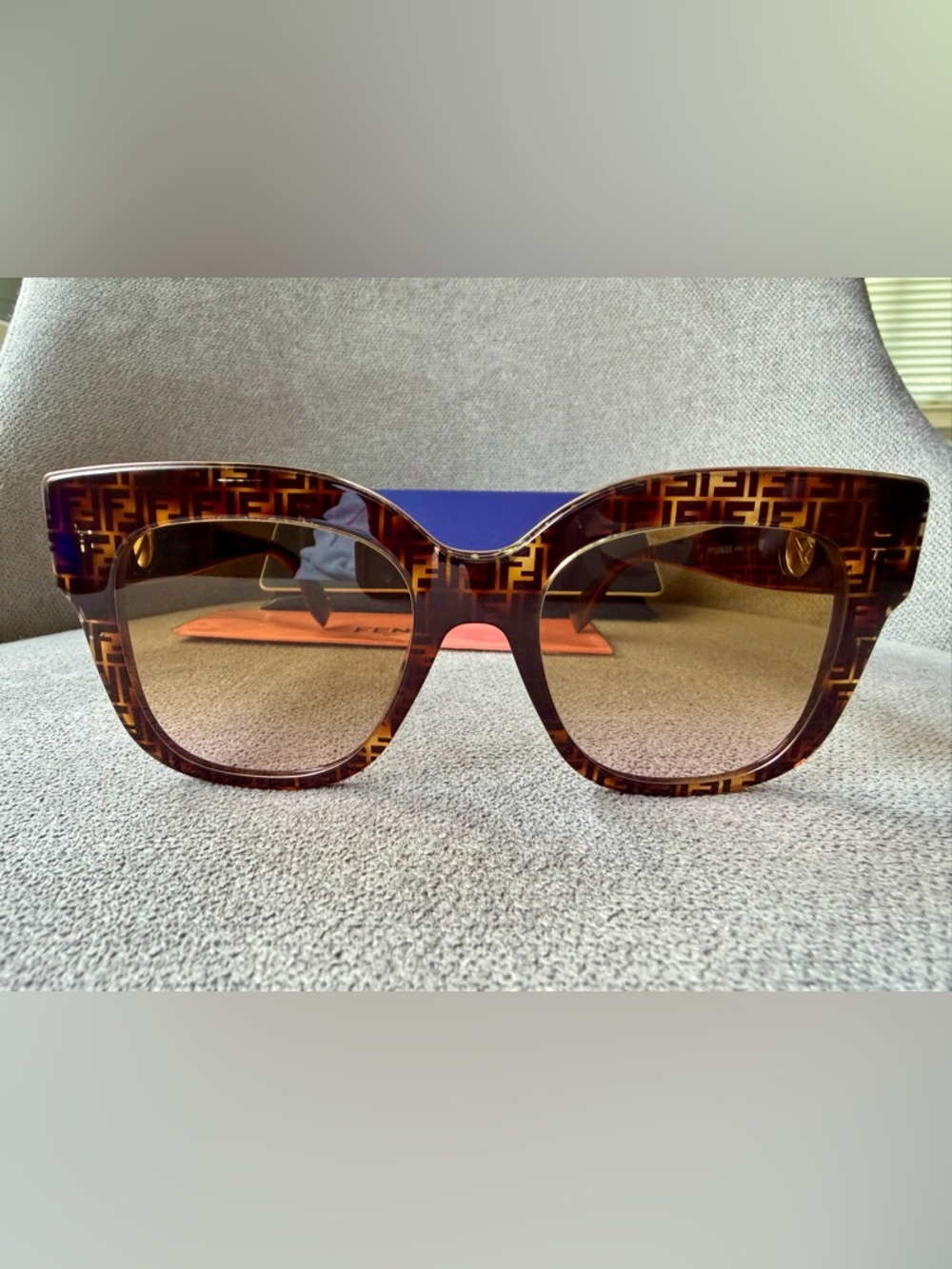 NEW FENDI FF0359/G/S HAVANA SUNGLASSES with case and cleaning cloth
Brown, Black
